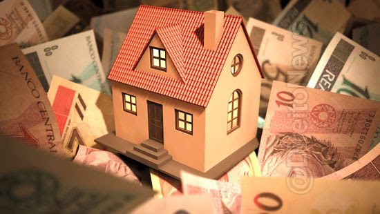 Casa e moedas representando a transformação da posse em propriedade através do usucapião